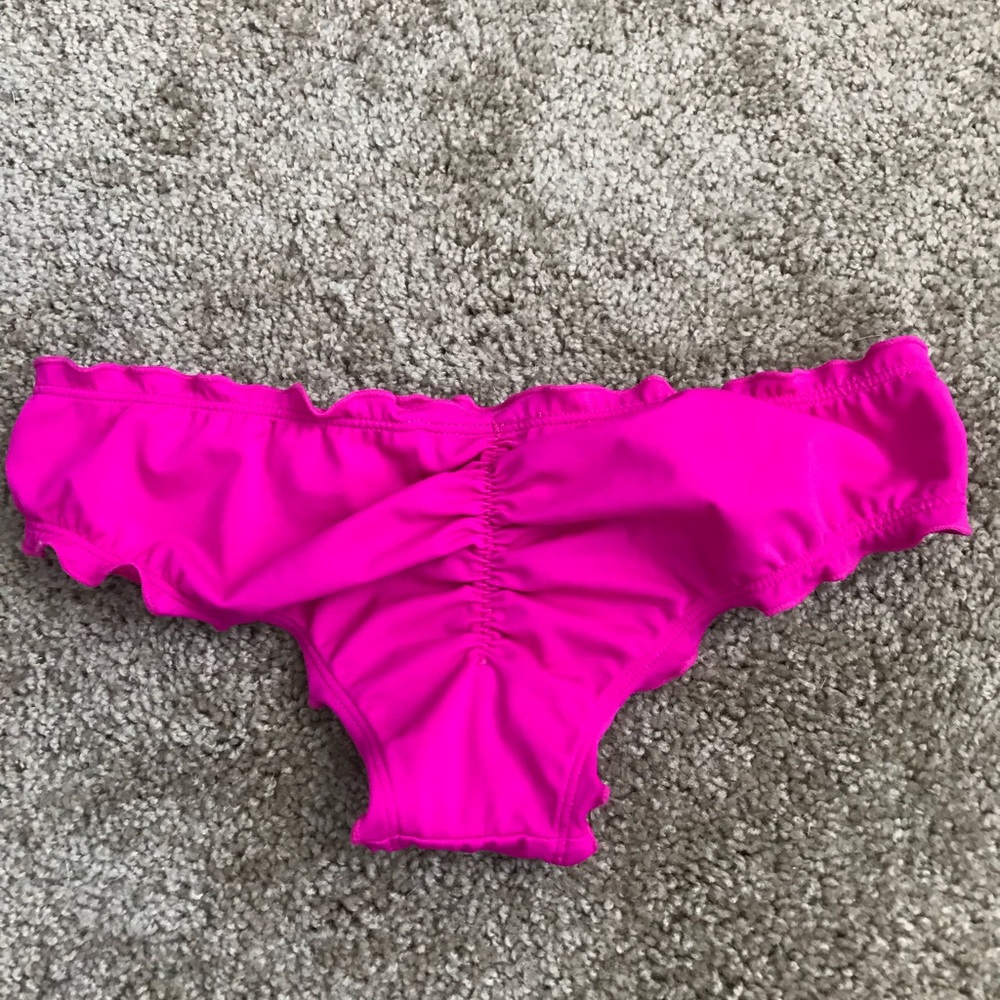 L.A. Heart Bikini Bottom Scrunch detail on back